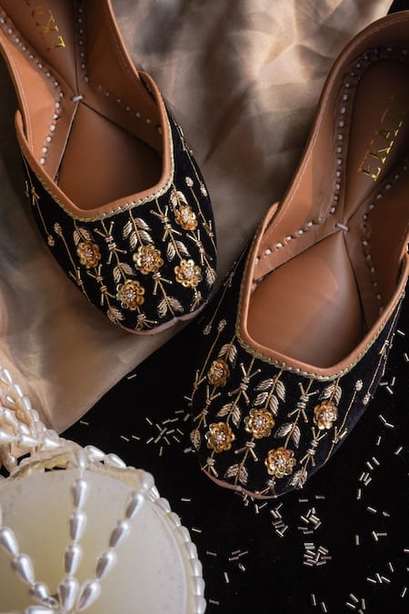 House Of Ekara Afreen Embroidered Juttis 