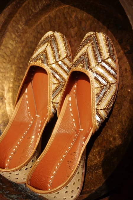 House Of Ekara Mastani Aztec Pattern Juttis 