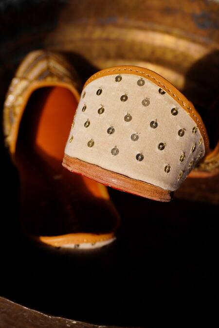 Buy_House Of Ekara_Beige Embroidered Mastani Aztec Pattern Juttis _Online_at_Aza_Fashions