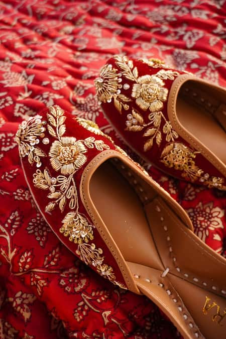 House Of Ekara_Maroon Embroidered Mehrunisa Velvet Juttis _Online_at_Aza_Fashions