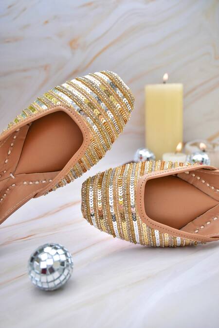 Buy_House Of Ekara_Gold Embroidered Shimmer Juttis _Online_at_Aza_Fashions