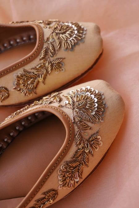 House Of Ekara_Beige Floral Embroidered Juttis _Online_at_Aza_Fashions
