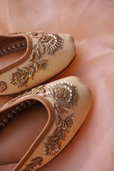 Buy_House Of Ekara_Beige Floral Embroidered Juttis _Online_at_Aza_Fashions