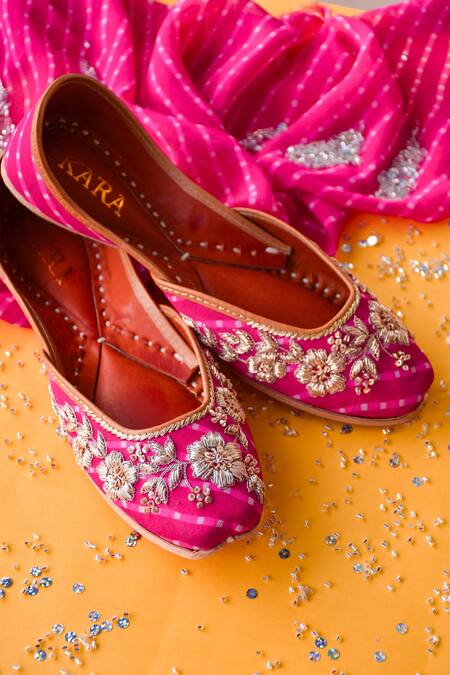 House Of Ekara Pink Leela Embroidered Juttis Online at Aza Fashions House Of Ekara_Pink Leela Embroidered Juttis _Online_at_Aza_Fashions