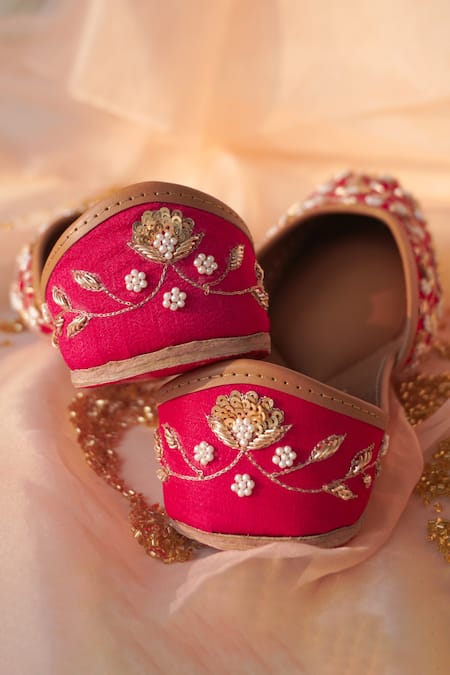 House Of Ekara Pink Floral Embroidered Juttis 