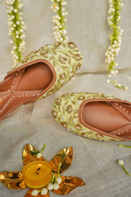 House Of Ekara_Green Embroidered Amara Juttis _Online_at_Aza_Fashions