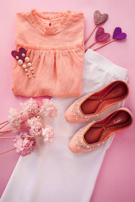 Buy_House Of Ekara_Pink Embroidered Pearl Juttis _Online_at_Aza_Fashions