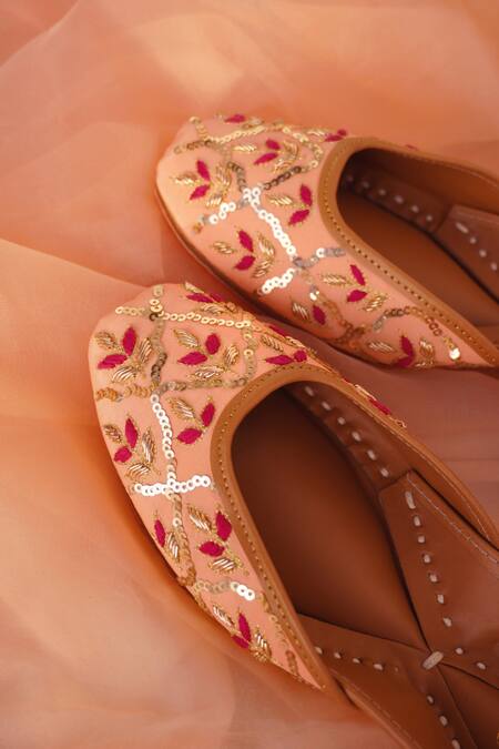 House Of Ekara_Peach Embroidered Noor Juttis _Online_at_Aza_Fashions