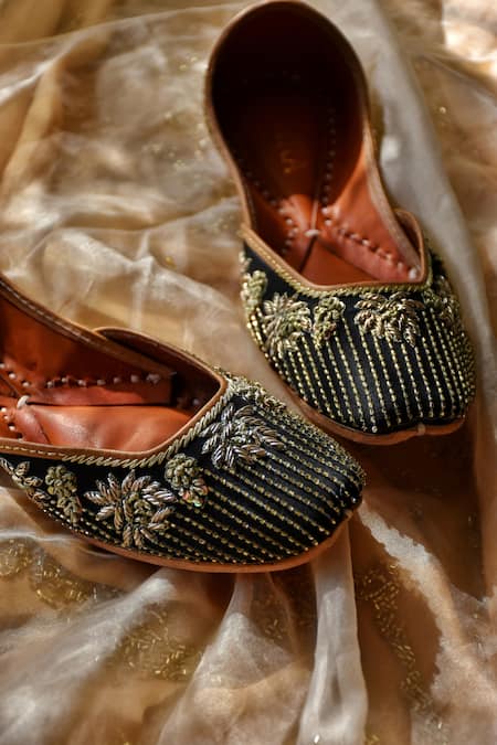 House Of Ekara Black Embroidered Glitzy Affair Juttis Online at Aza Fashions House Of Ekara_Black Embroidered Glitzy Affair Juttis _Online_at_Aza_Fashions