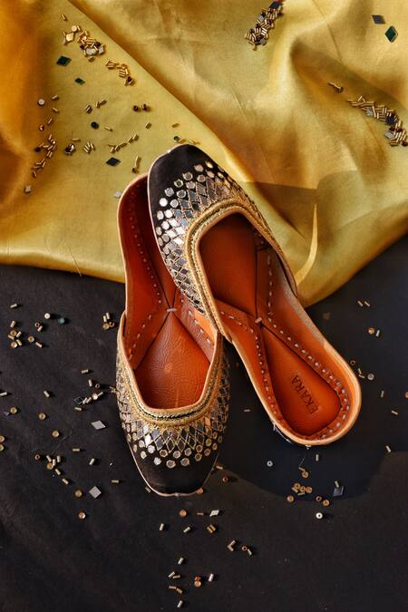 House Of Ekara_Black Embroidered Aaina Juttis _Online_at_Aza_Fashions