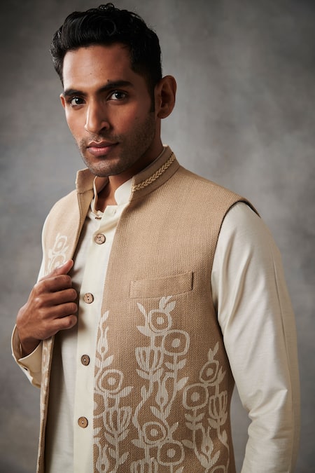 Gargee Designers Beige Cotton , Matka Floral Applique Bundi And Kurta Set at Aza Fashions Gargee Designers_Beige Cotton , Matka Floral Applique Bundi And Kurta Set _at_Aza_Fashions