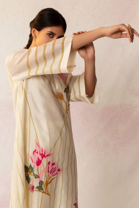 Buy_Shivani Bhargava_White Dupatta Chanderi, Kurta Handwoven Chanderi, Pant Cotton Bahaar Set_Online_at_Aza_Fashions