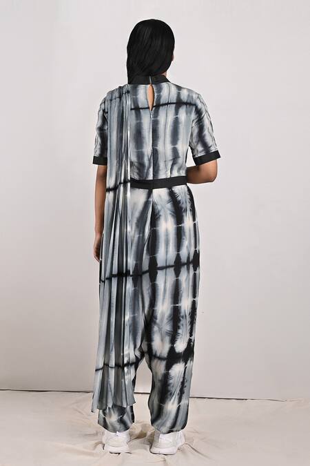 Shop Bohame Grey Crepe Tie And Dye V Neck Joleen & Print Jumpsuit Saree at Aza Fashions Shop_Bohame_Grey Crepe Tie And Dye V Neck Joleen & Print Jumpsuit Saree_at_Aza_Fashions