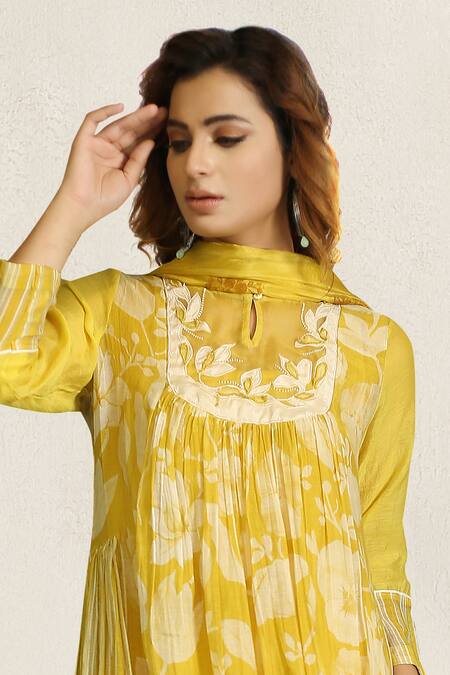Buy Falguni.Foram Yellow Inner Slip Mal, Kurta , Pant And Dupatta Set Online at Aza Fashions Buy_Falguni.Foram_Yellow Inner Slip Mal, Kurta , Pant And Dupatta Set _Online_at_Aza_Fashions