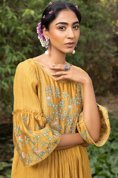 Kritika Dawar_Yellow Kurta Kota Chanderi, Pant Cotton Floral Motifs Round And Set _Online_at_Aza_Fashions