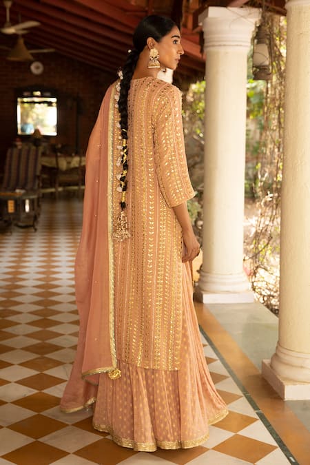 Kritika Dawar Floral Embroidered Kurta Lehenga Set 