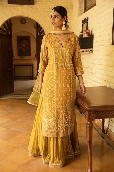 Buy Yellow Kurta Georgette Embroidered Gota Jaal Notched Lehenga Set For  Women by Kritika Dawar Online at Aza Fashions.