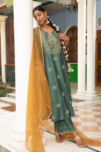 Kritika Dawar Silk Zardozi Embroidered Kurta Set