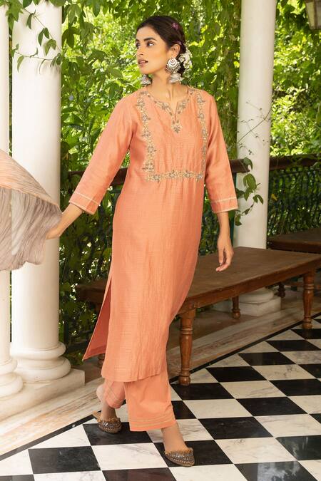 Kritika Dawar_Peach Dupatta Chanderi, Kurta Woven Chanderi, Pant Cotton Silk Floral Set _Online_at_Aza_Fashions