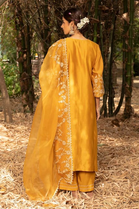 Kritika Dawar Chanderi Kurta Pant Set 