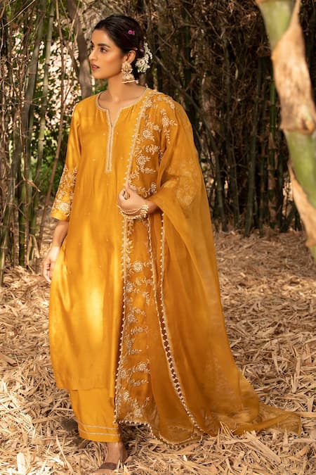 Kritika Dawar Yellow Dupatta Organza , Kurta Chanderi, Pant Cotton Floral Set Online at Aza Fashions Kritika Dawar_Yellow Dupatta Organza , Kurta Chanderi, Pant Cotton Floral Set _Online_at_Aza_Fashions