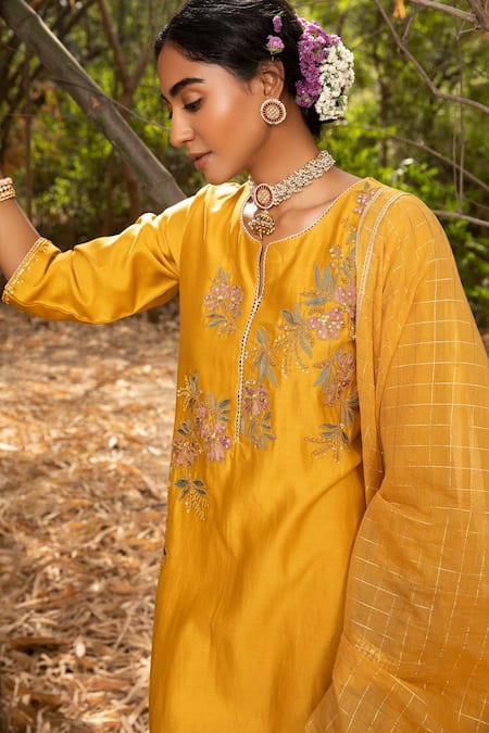 Buy_Kritika Dawar_Yellow Kurta And Dupatta Chanderi, Pant Cotton Silk Dori Floral Embroidered Set _Online_at_Aza_Fashions