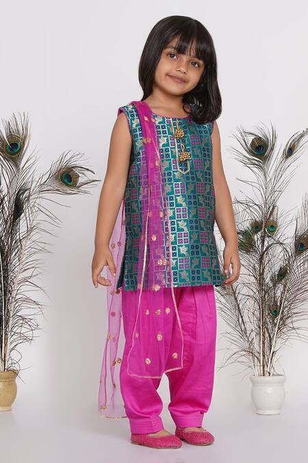 Little Bansi_Green Cotton, Chiffon Tassels Geometric Print Kurta Set _Online_at_Aza_Fashions