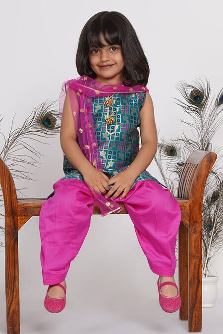 Shop_Little Bansi_Green Cotton, Chiffon Tassels Geometric Print Kurta Set _Online_at_Aza_Fashions