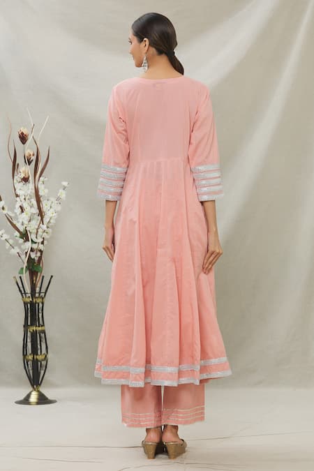 Shop Naintara Bajaj Peach Cotton, Chanderi Silk Gota Patti Split V-neck Work Anarkali Set at Aza Fashions Shop_Naintara Bajaj_Peach Cotton, Chanderi Silk Gota Patti Split V-neck Work Anarkali Set_at_Aza_Fashions