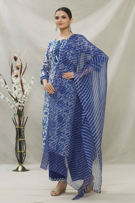 Samyukta Singhania_Blue Cotton, Kota Doria Lace Split V-neck Floral Printed Kurta Set With Dupatta_Online_at_Aza_Fashions