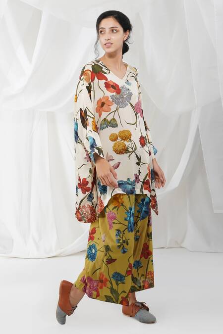 Yavi_White 100%cupro Floral Motifs V Neck Hana Print Tunic _Online_at_Aza_Fashions