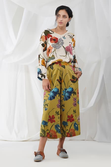 Buy_Yavi_White 100%cupro Floral Motifs V Neck Hana Print Tunic _Online_at_Aza_Fashions