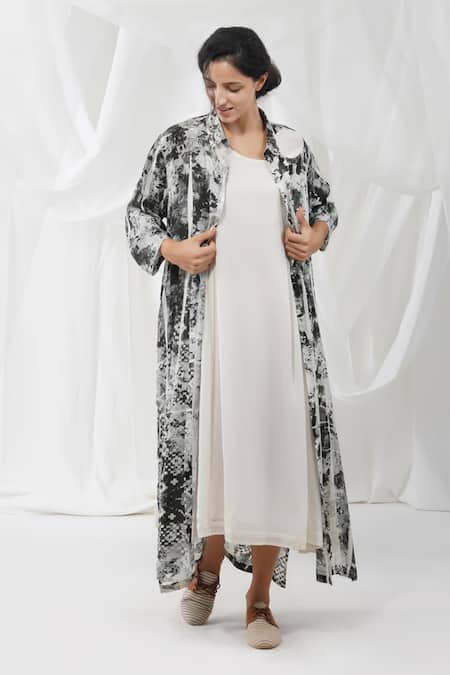 Yavi Black 36%viscose, 64%cupro Abstract, Geometric Motifs Chrysalis Printed Tunic Online at Aza Fashions Yavi_Black 36%viscose, 64%cupro Abstract, Geometric Motifs Chrysalis Printed Tunic_Online_at_Aza_Fashions
