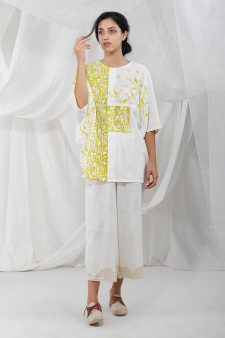 Buy Yavi White 100%cotton Floral Motifs Round Nai Print Top at Aza Fashions Buy_Yavi_White 100%cotton Floral Motifs Round Nai Print Top_at_Aza_Fashions