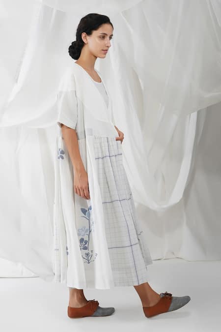 Yavi_White 100%cotton Checkered V Neck Kumo Print Dress_Online_at_Aza_Fashions