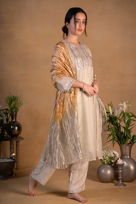 Pants And Pajamas Beige Tissue Zari Work Ombre Silver Dupatta Online at Aza Fashions Pants And Pajamas_Beige Tissue Zari Work Ombre Silver Dupatta _Online_at_Aza_Fashions