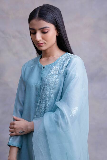Buy_Chandbari_Blue Chanderi, Silk Organza Floral Motifs Keyhole Kurta Set_Online_at_Aza_Fashions