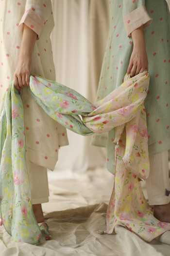Buy_Roza_Pink Floral Motifs Olivia Print Stole_Online_at_Aza_Fashions