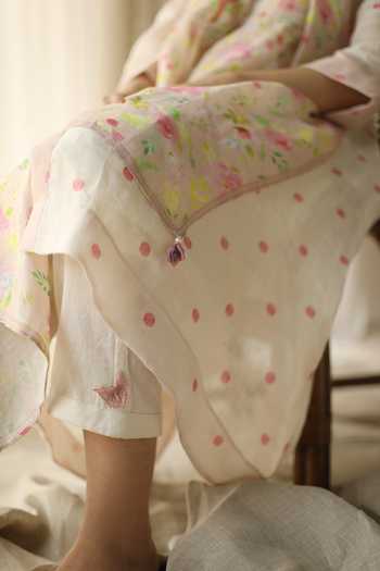 Shop_Roza_Pink Floral Motifs Olivia Print Stole_Online_at_Aza_Fashions