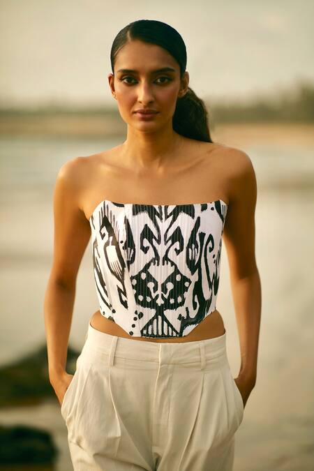 Ankita Dharman Black Crepe One Shoulder Theia Printed Corset at Aza Fashions Ankita Dharman_Black Crepe One Shoulder Theia Printed Corset _at_Aza_Fashions