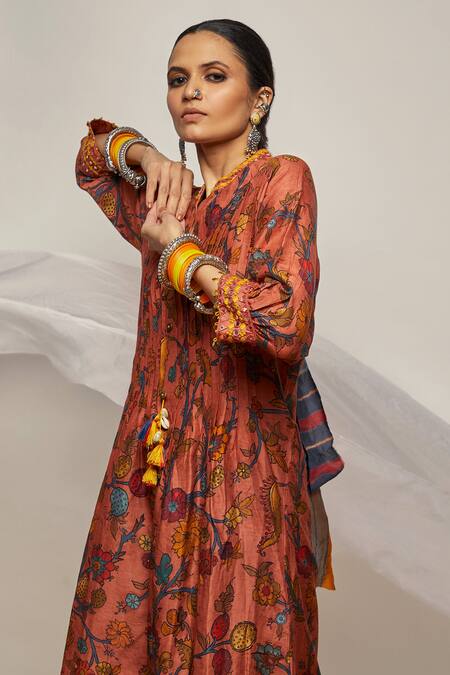 Label Kinjal Modi Peach Cotton Silk Floral, Mirror Work, Thread Print Pintuck Kurta And Pant Set Online at Aza Fashions Label Kinjal Modi_Peach Cotton Silk Floral, Mirror Work, Thread Print Pintuck Kurta And Pant Set _Online_at_Aza_Fashions