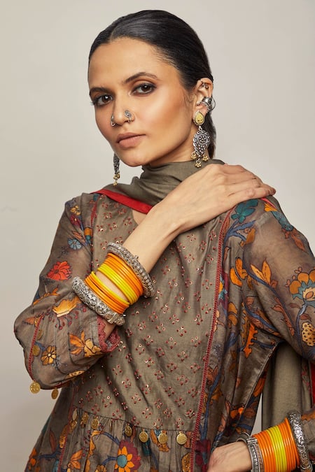 Label Kinjal Modi Grey Cotton Silk Floral, Mirror , Thread Mandarin Print Kurta Set Online at Aza Fashions Label Kinjal Modi_Grey Cotton Silk Floral, Mirror , Thread Mandarin Print Kurta Set _Online_at_Aza_Fashions