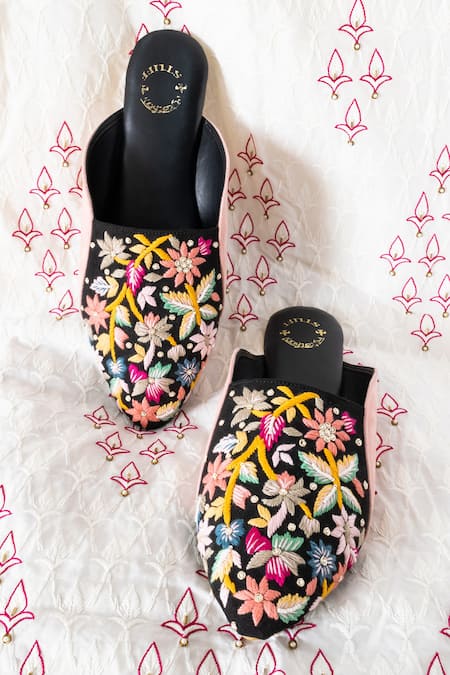 Shiveen Shiveen Black Embroidered Floral Velvet Mules 