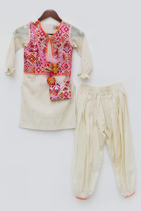 Fayon Kids White Cotton Embroidery Kurta Set Online at Aza Fashions Fayon Kids_White Cotton Embroidery Kurta Set _Online_at_Aza_Fashions