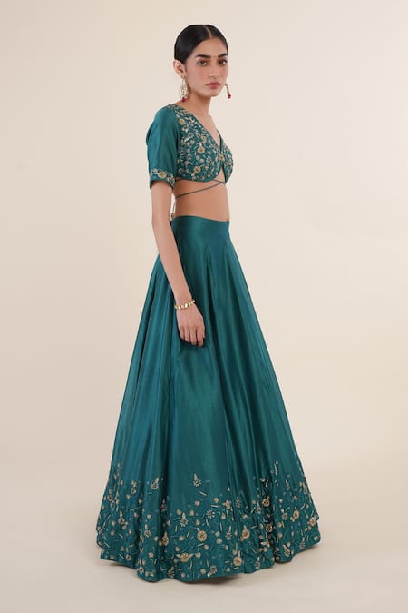 Rashi Jain_Green Organza, Chanderi Floral Motifs V Neck Embroidered Lehenga Set _Online_at_Aza_Fashions