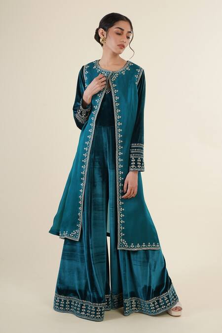 Rashi Jain Green Organza, Velvet Floral Motifs V Neck Embroidered Jumpsuit Online at Aza Fashions Rashi Jain_Green Organza, Velvet Floral Motifs V Neck Embroidered Jumpsuit _Online_at_Aza_Fashions
