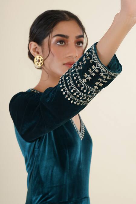 Buy Rashi Jain Green Organza, Velvet Floral Motifs V Neck Embroidered Jumpsuit Online at Aza Fashions Buy_Rashi Jain_Green Organza, Velvet Floral Motifs V Neck Embroidered Jumpsuit _Online_at_Aza_Fashions