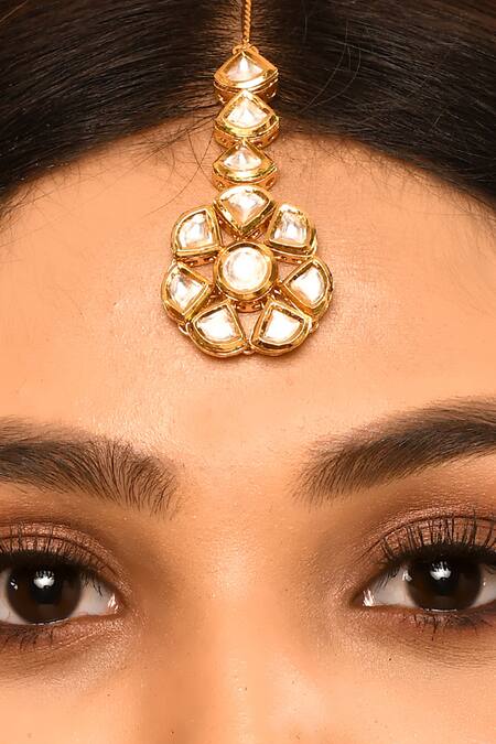 Minaki_Gold Plated Kundan Floral Maangtikka_Online_at_Aza_Fashions