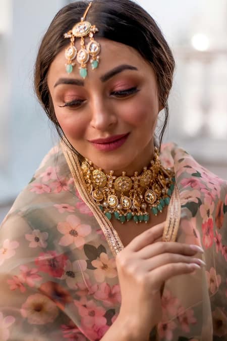 Swabhimann_Gold Plated Diamonds, Stones Geometric Kundan Studded Choker Set _Online_at_Aza_Fashions