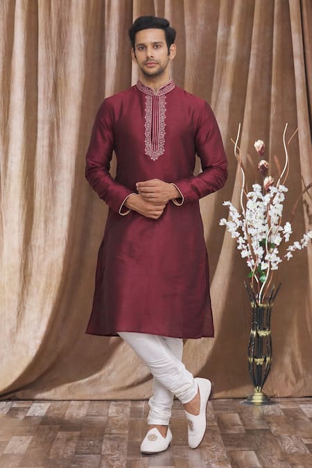 Samyukta Singhania Floral Thread Embroidered Kurta 